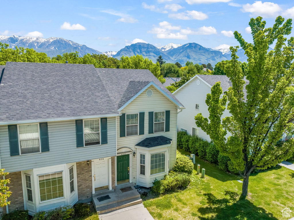 View of front of property featuring a front yard and a mountain view