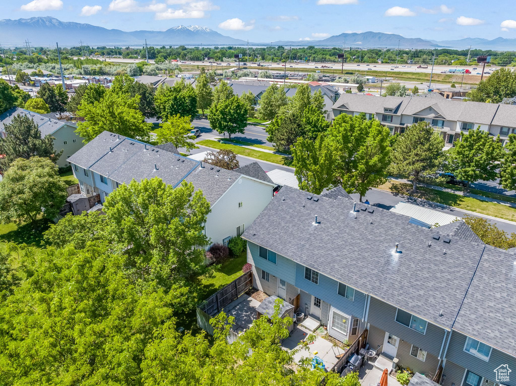 Drone / aerial view featuring a mountain view