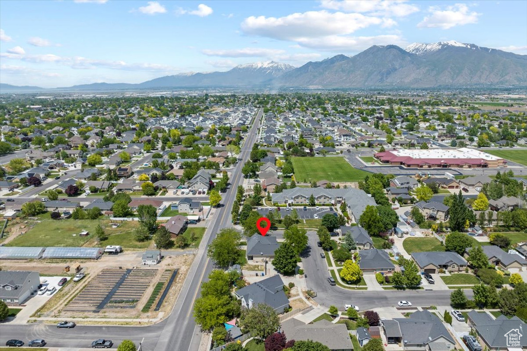 Drone / aerial view featuring a mountain view