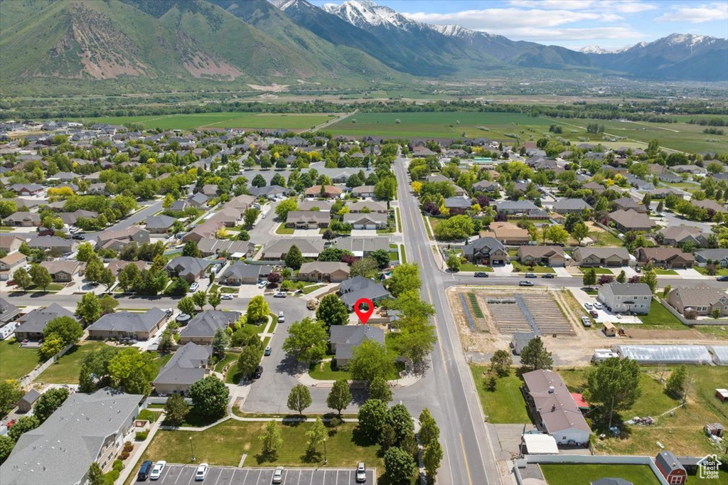 Drone / aerial view featuring a mountain view