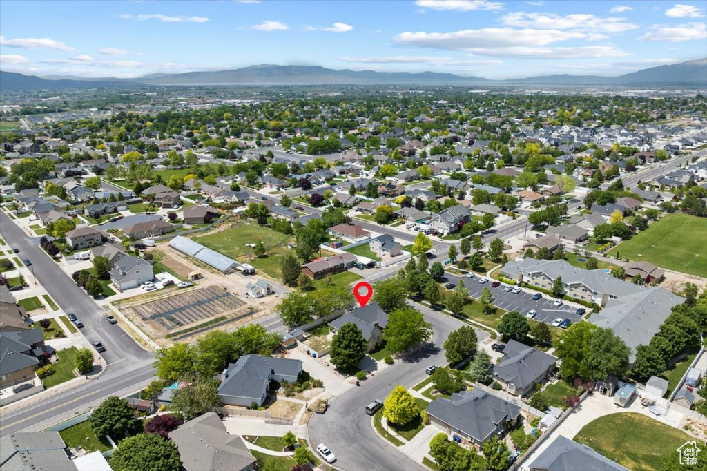 Aerial view with a mountain view