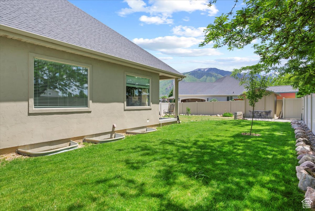 View of yard featuring a mountain view