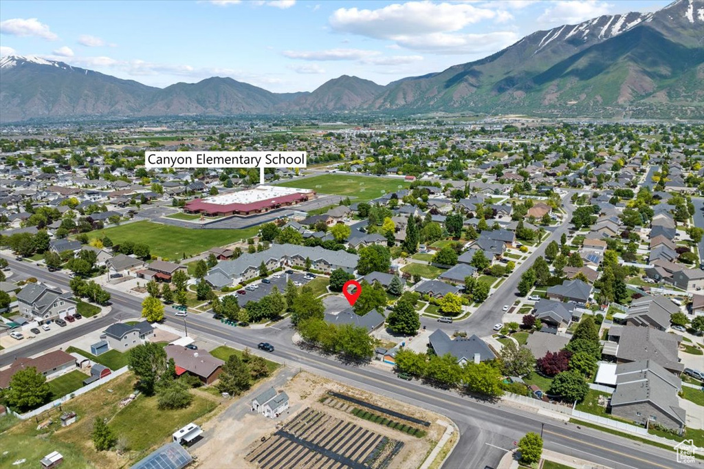 Birds eye view of property featuring a mountain view