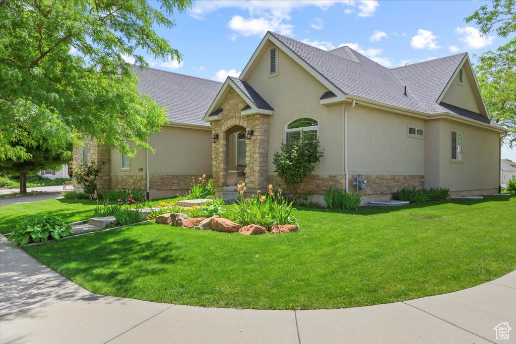 View of front of home featuring a front lawn