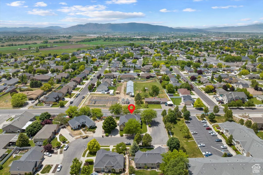 Drone / aerial view featuring a mountain view