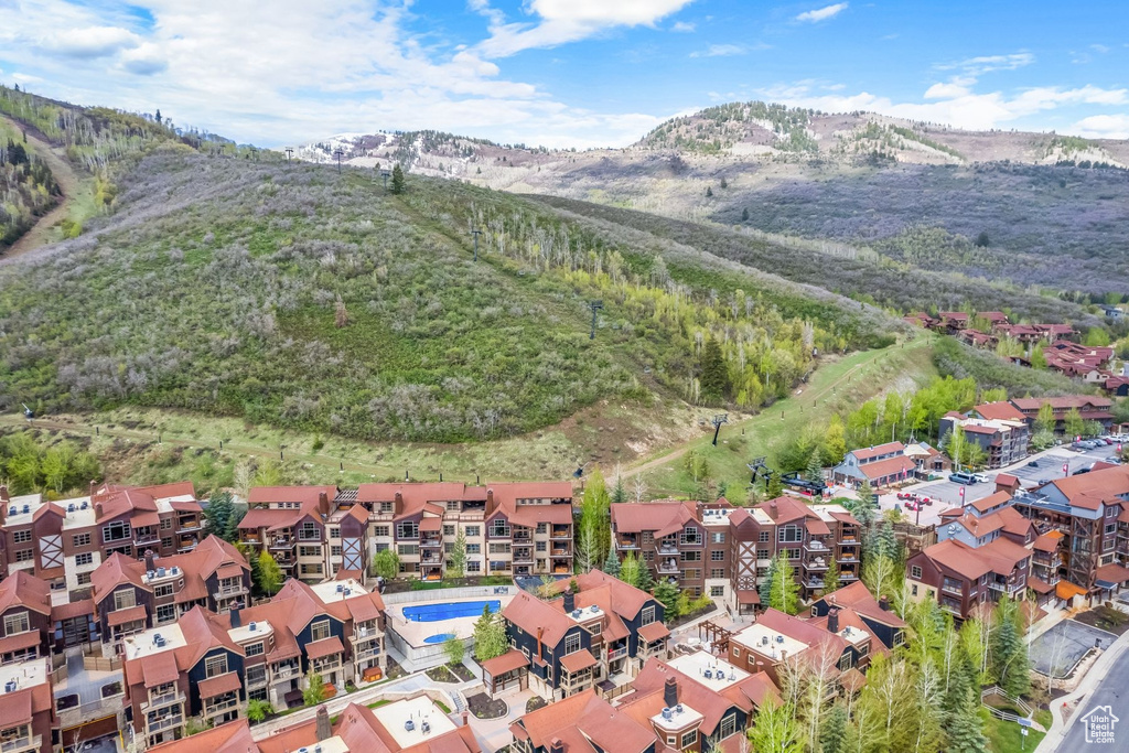 Aerial view with a mountain view