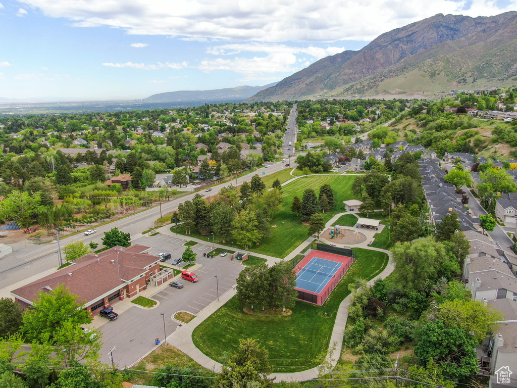 Birds eye view of property featuring a mountain view