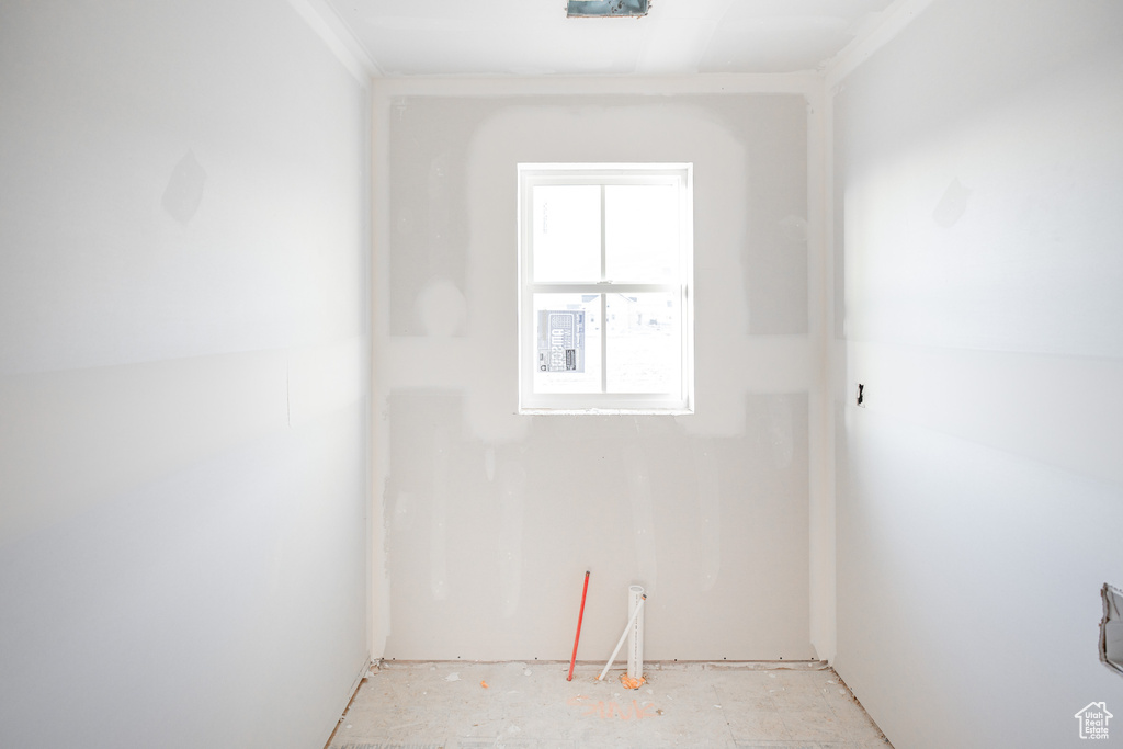 Empty room with ornamental molding