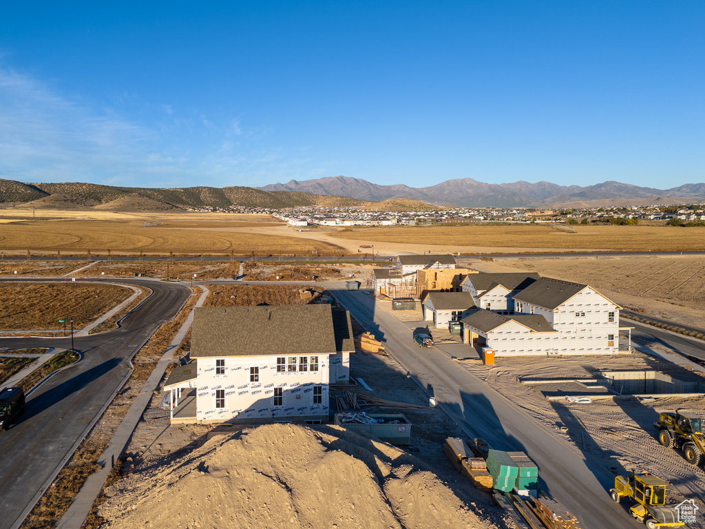 Aerial view with a mountain view