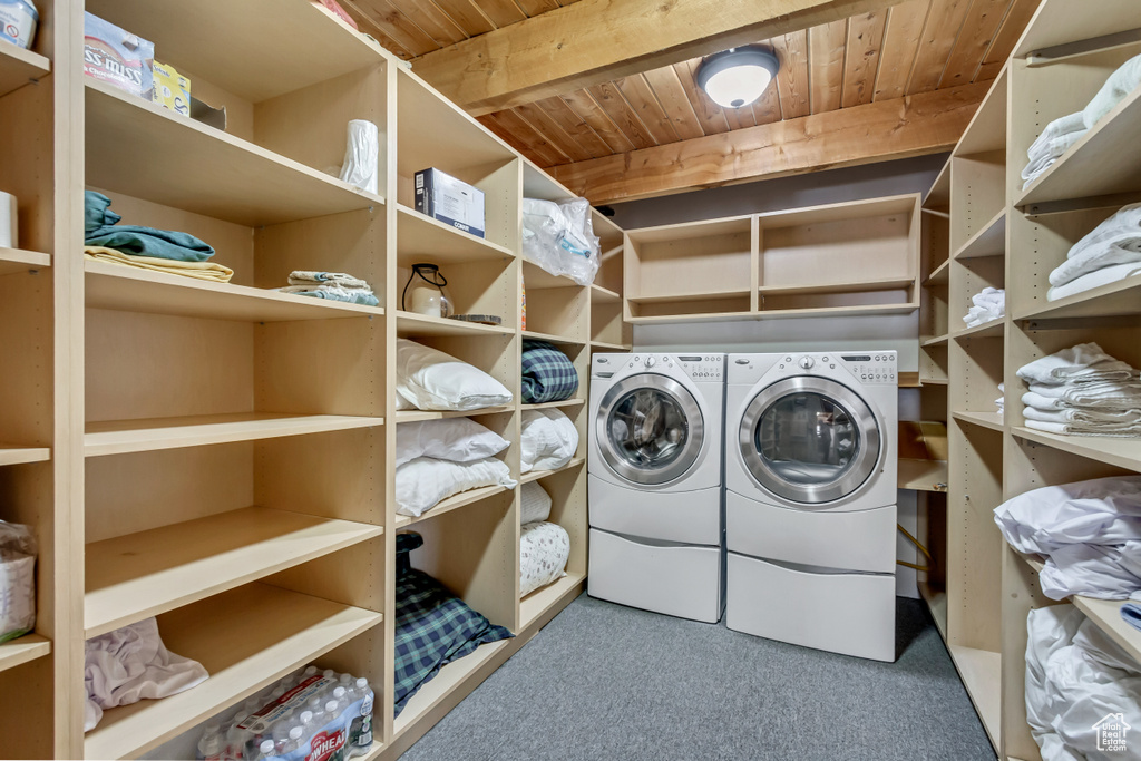 Clothes washing area with carpet, wooden ceiling, and independent washer and dryer