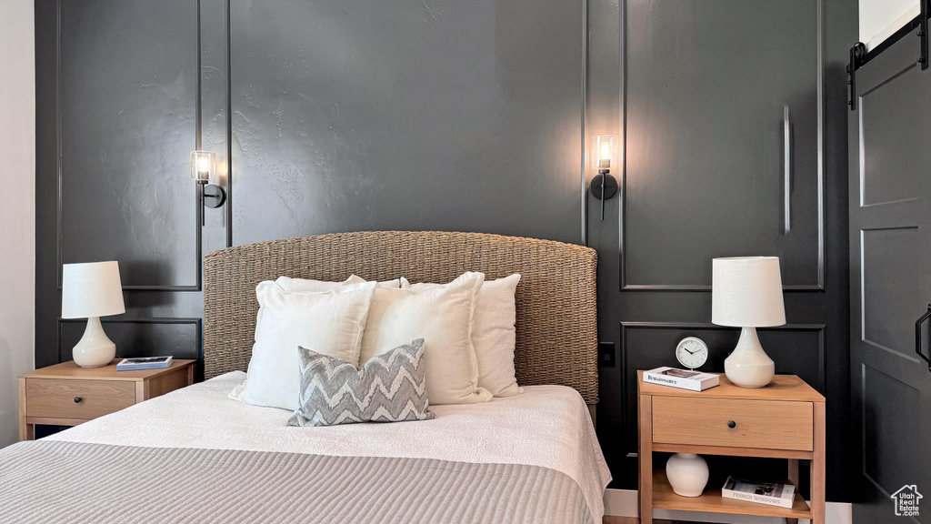 Bedroom with a barn door