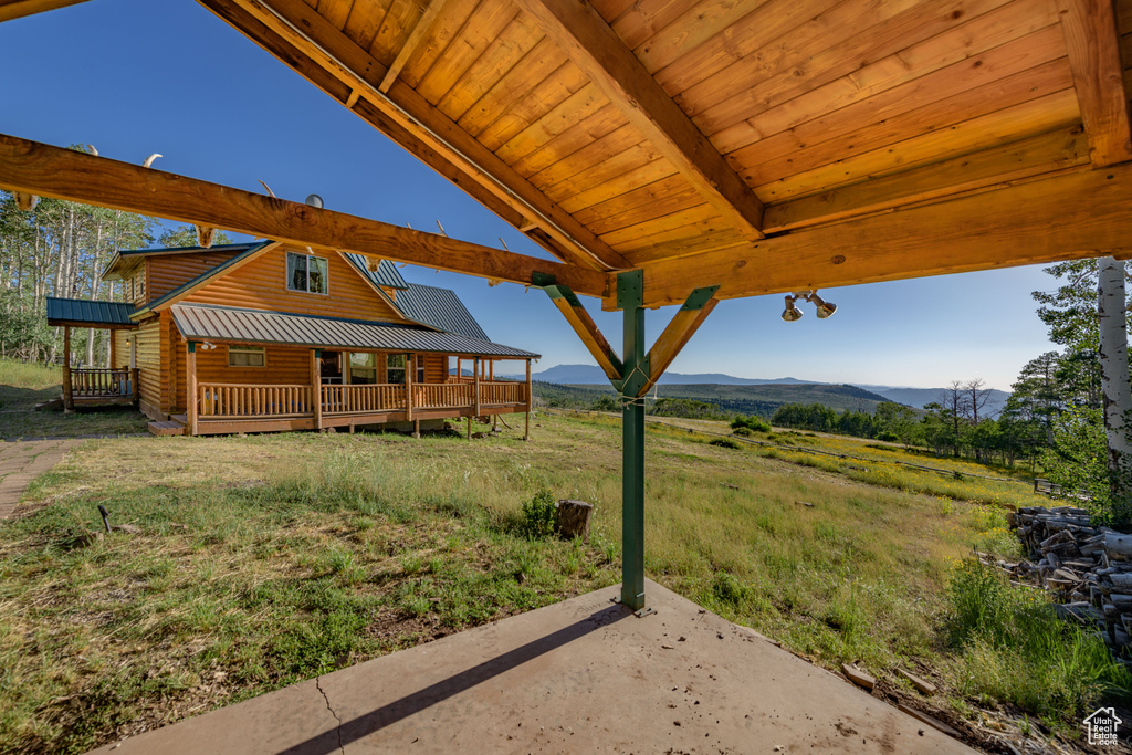 View of yard featuring a mountain view