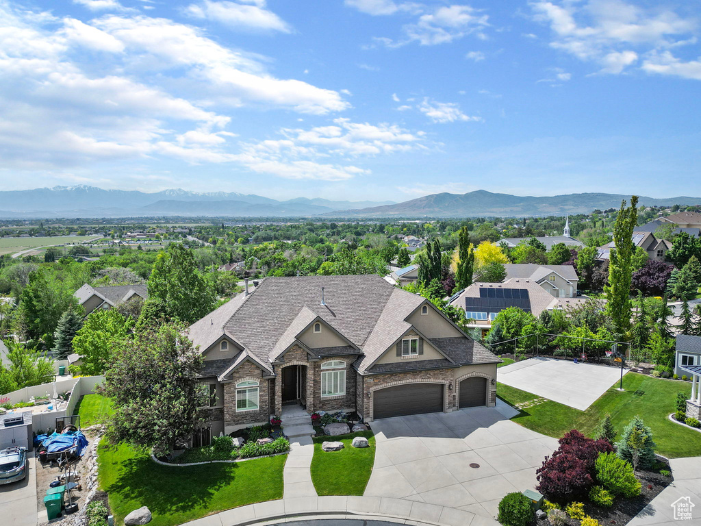 Birds eye view of property featuring a mountain view