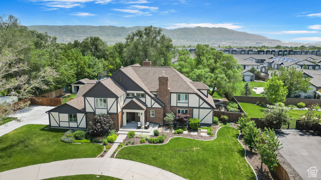 Birds eye view of property featuring a mountain view