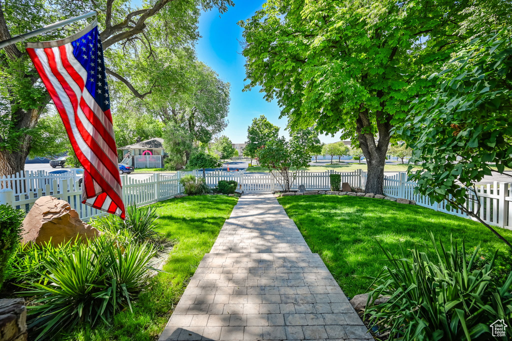 View of property\\\\\\\'s community with a lawn