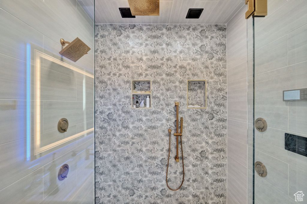 Bathroom featuring a tile shower