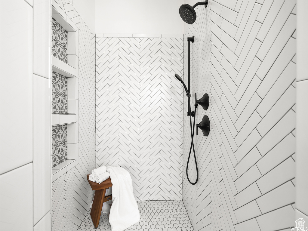 Bathroom featuring tiled shower