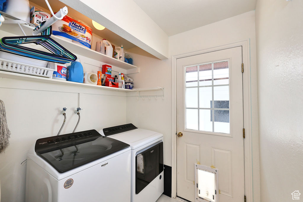 Laundry area with hookup for a washing machine and washing machine and clothes dryer