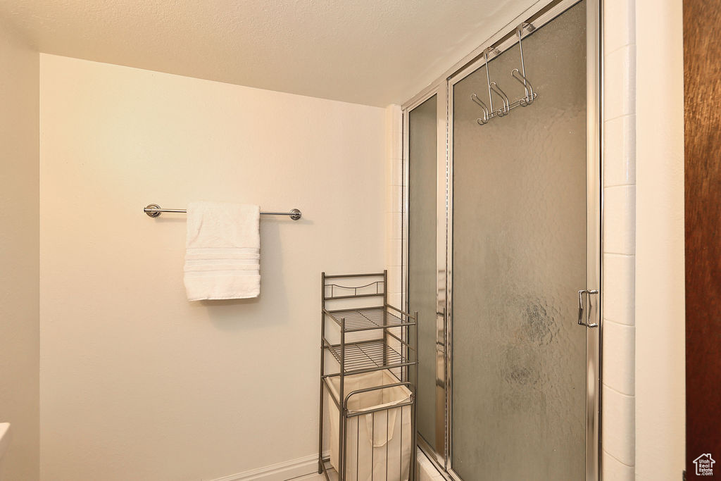 Bathroom with a textured ceiling