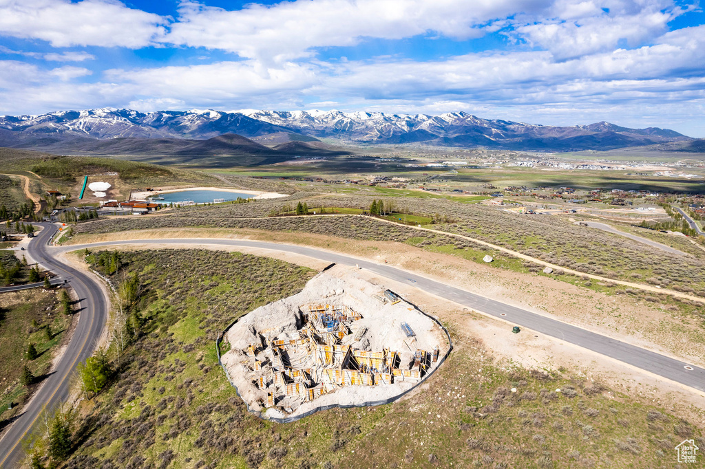 Bird's eye view with a mountain view