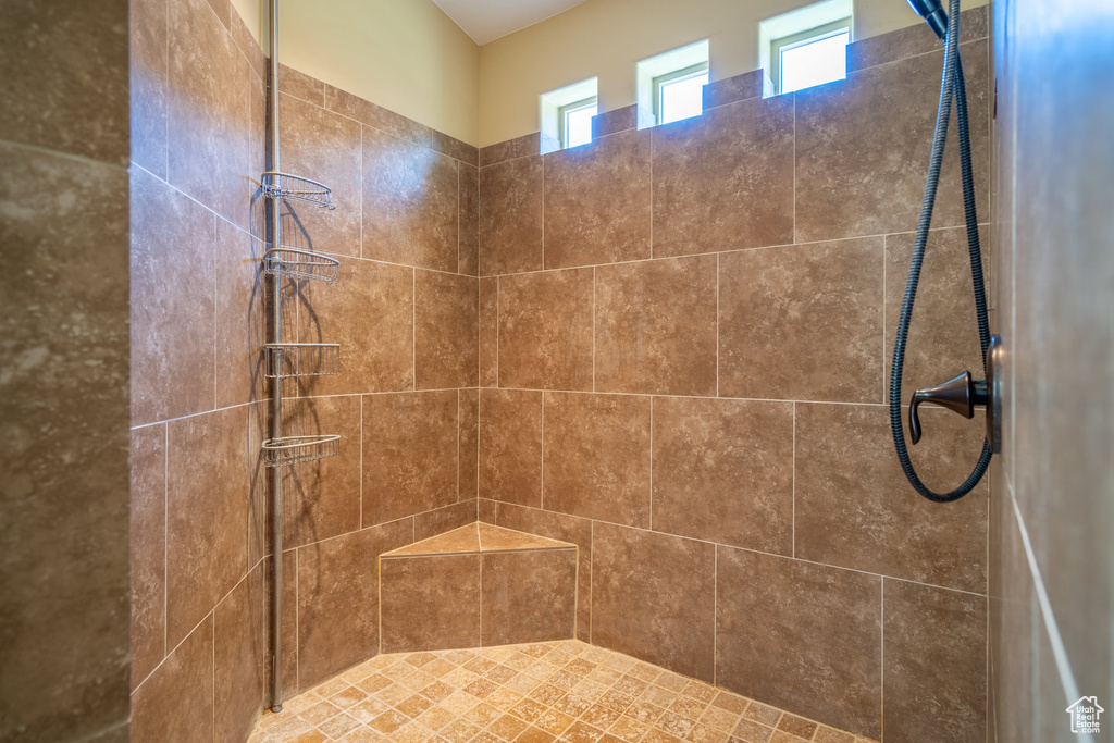 Bathroom featuring a tile shower