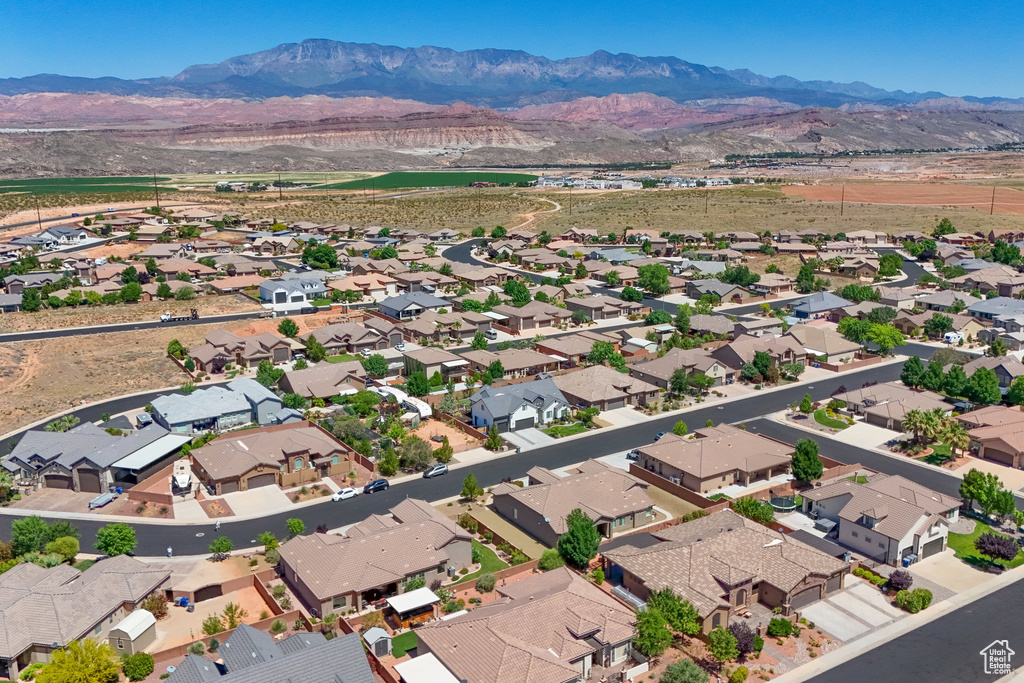 Drone / aerial view featuring a mountain view