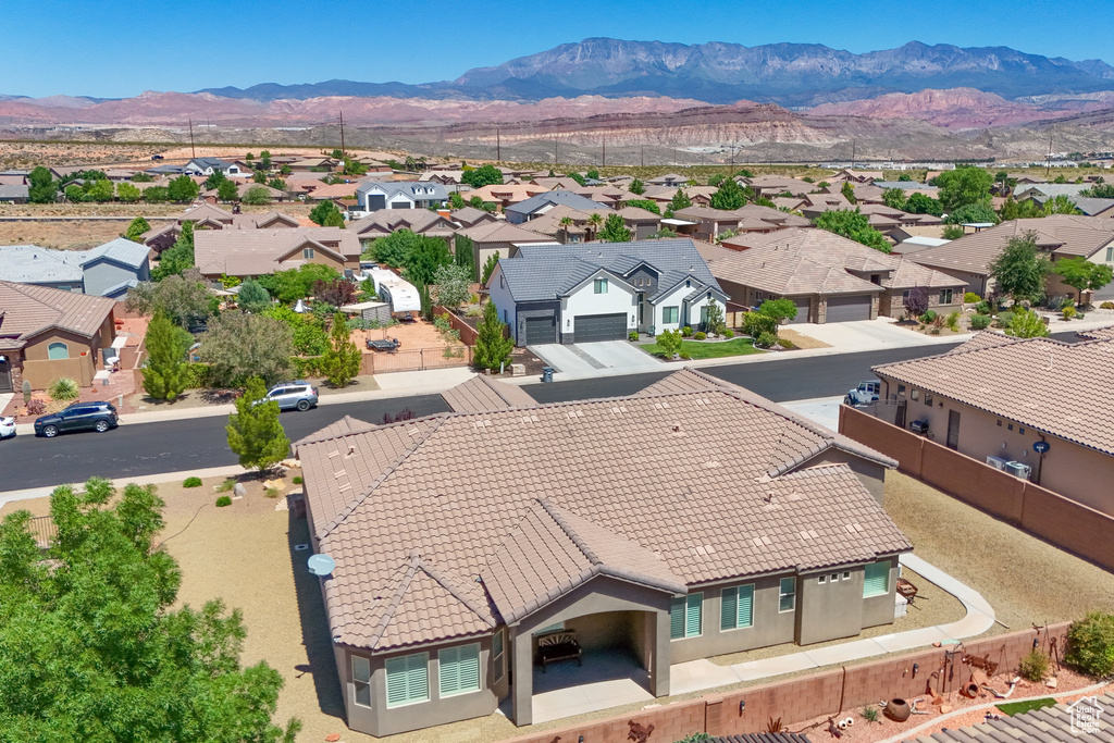 Bird's eye view with a mountain view