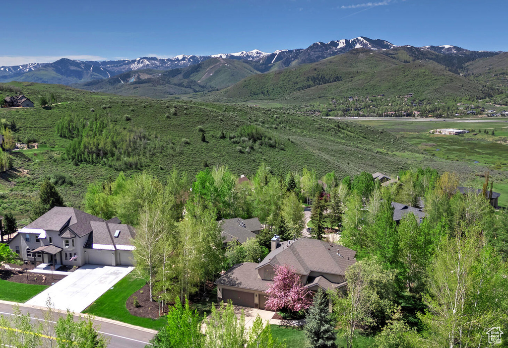 Aerial view with a mountain view