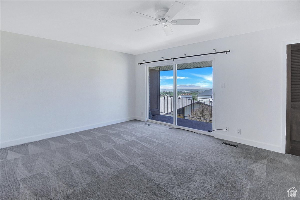 Unfurnished room with carpet and ceiling fan