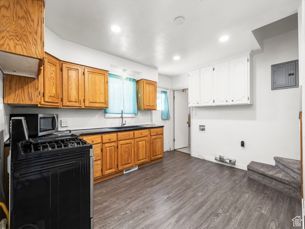 Kitchen featuring sink, dark hardwood / wood-style floors, and gas range oven