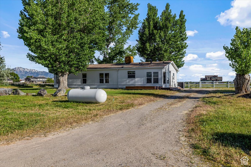 View of front of house featuring a front yard and a mountain view