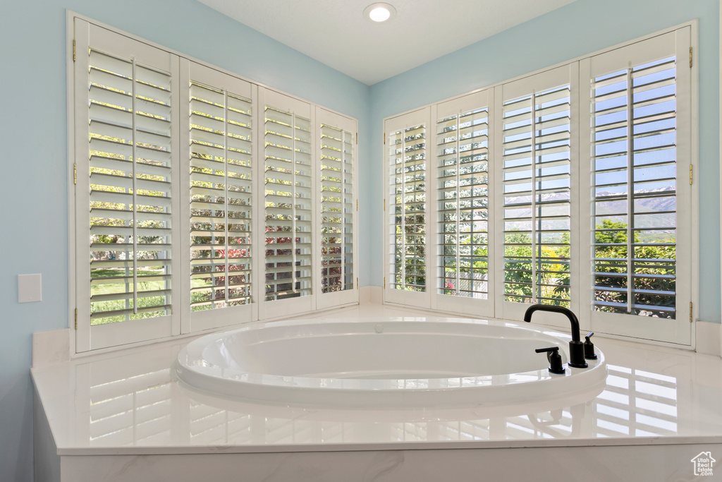 Bathroom with a bathing tub