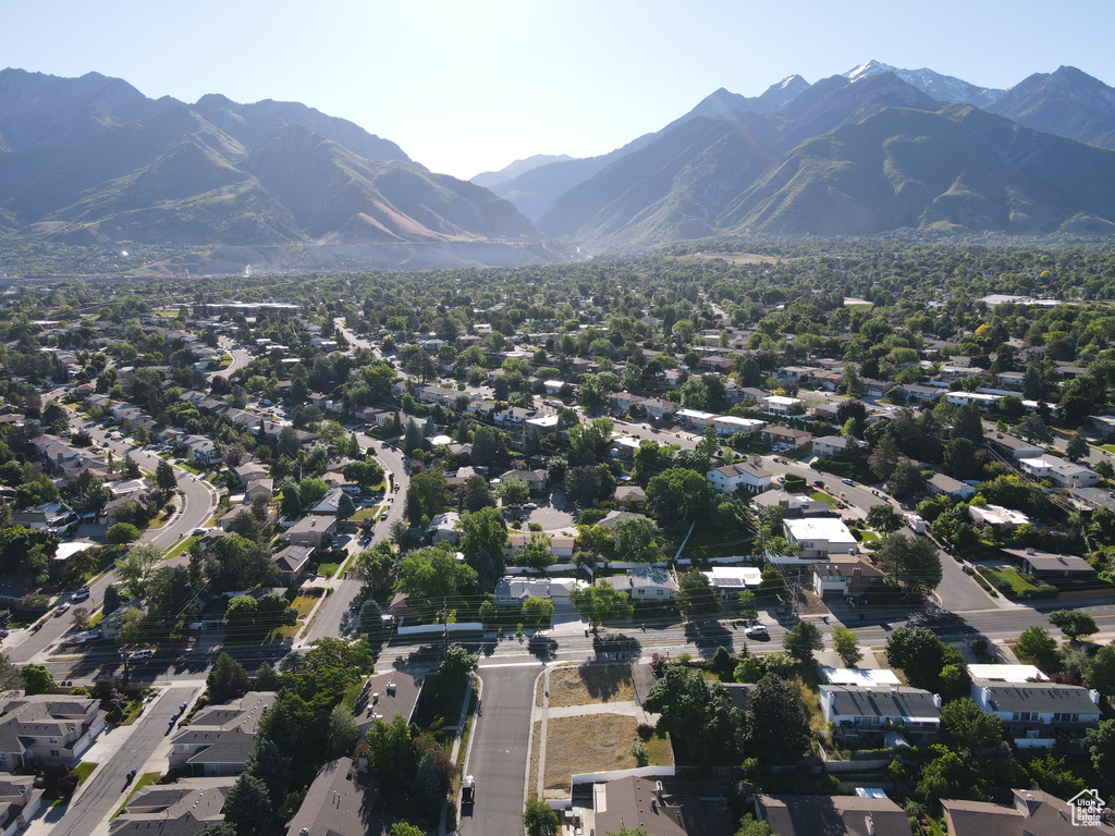 Bird's eye view featuring a mountain view