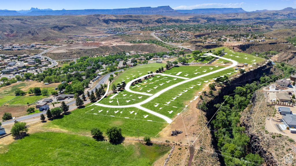 Bird\'s eye view with a mountain view