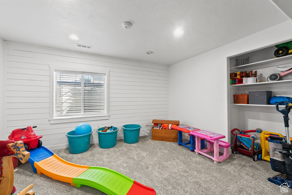 Recreation room featuring carpet