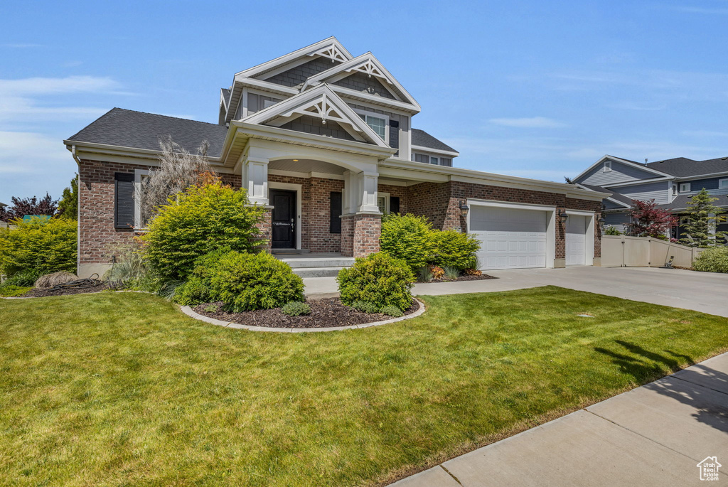 View of front of property featuring a front yard