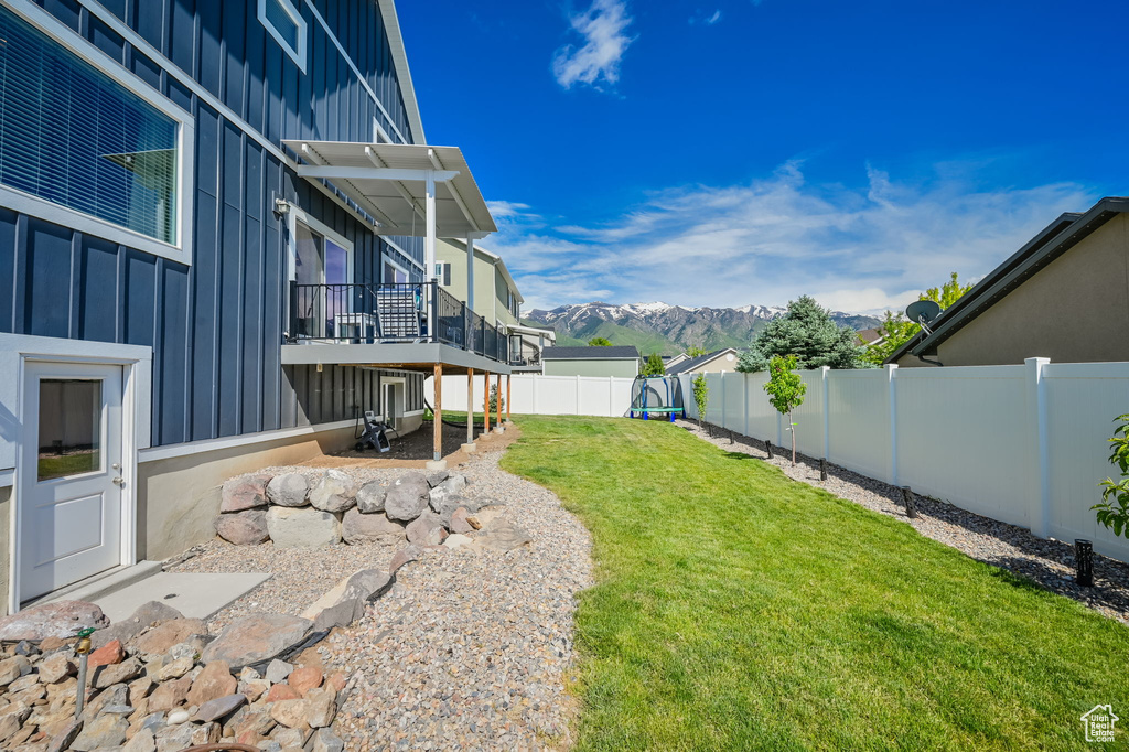 View of yard featuring a mountain view