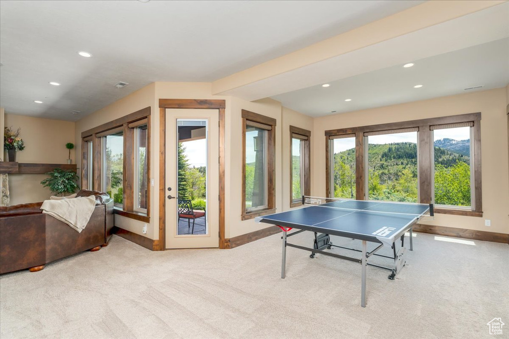 Game room with carpet flooring