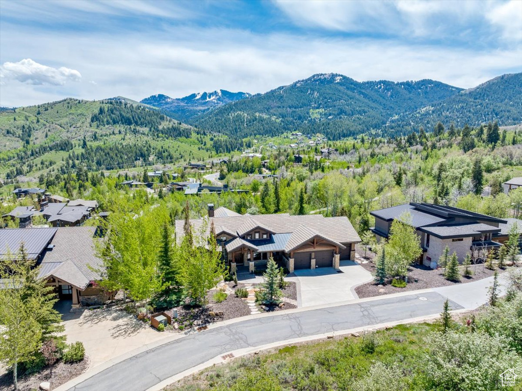 Birds eye view of property featuring a mountain view