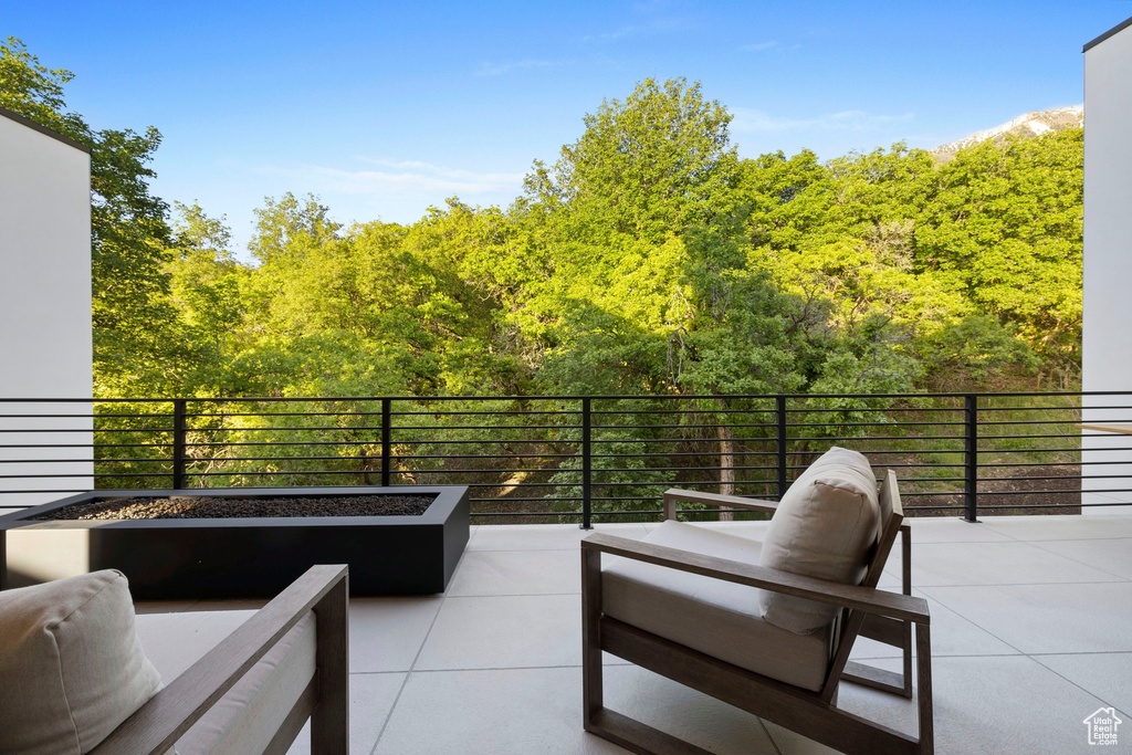 View of patio with an outdoor living space with a fire pit