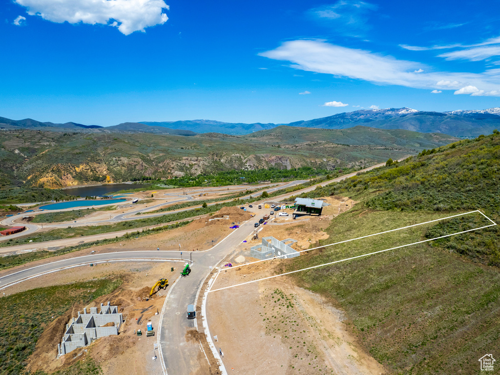 Aerial view with a mountain view