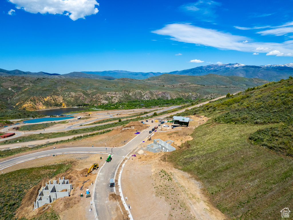 Bird\\\'s eye view featuring a mountain view