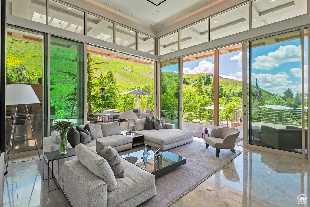 View of sunroom / solarium