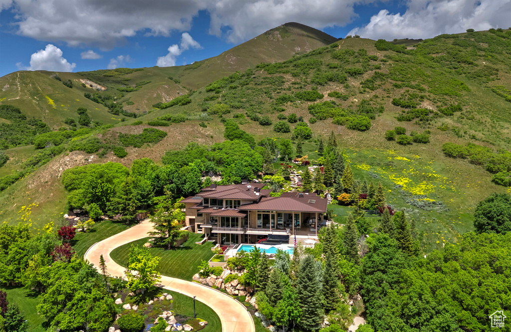 Drone / aerial view featuring a mountain view