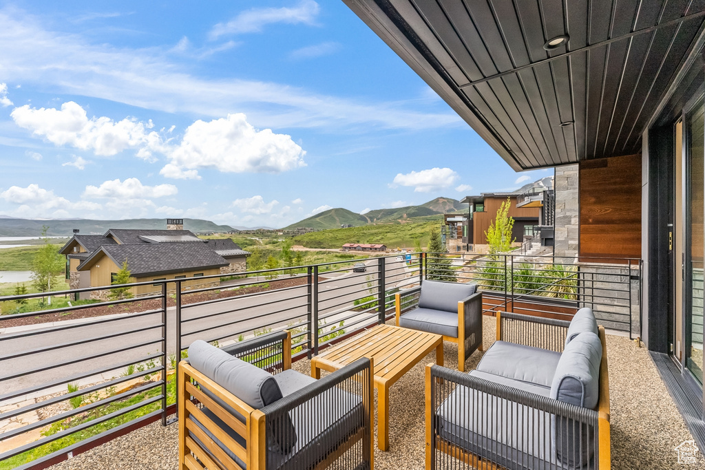 Balcony with a mountain view and an outdoor hangout area