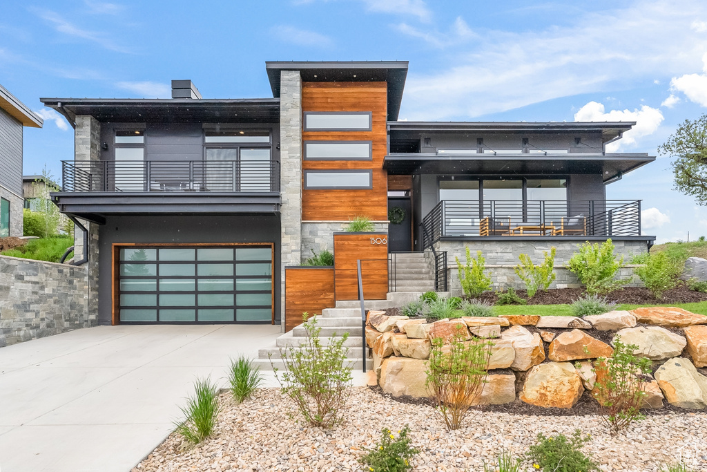 Contemporary house with a garage and a balcony