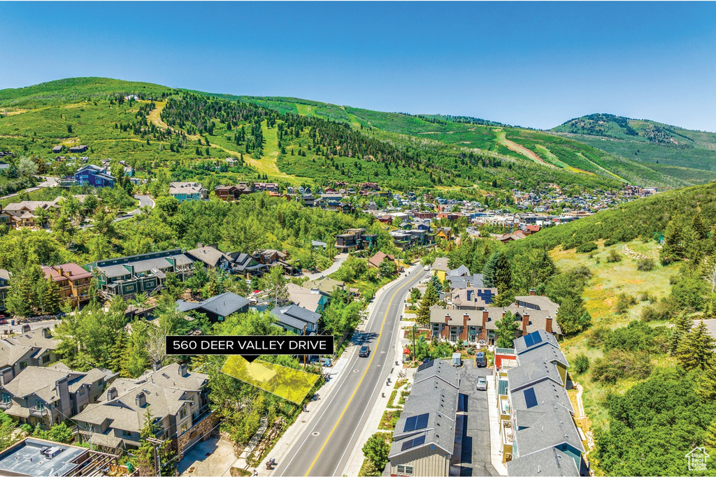 Drone / aerial view featuring a mountain view