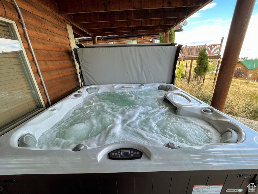 Details featuring a hot tub