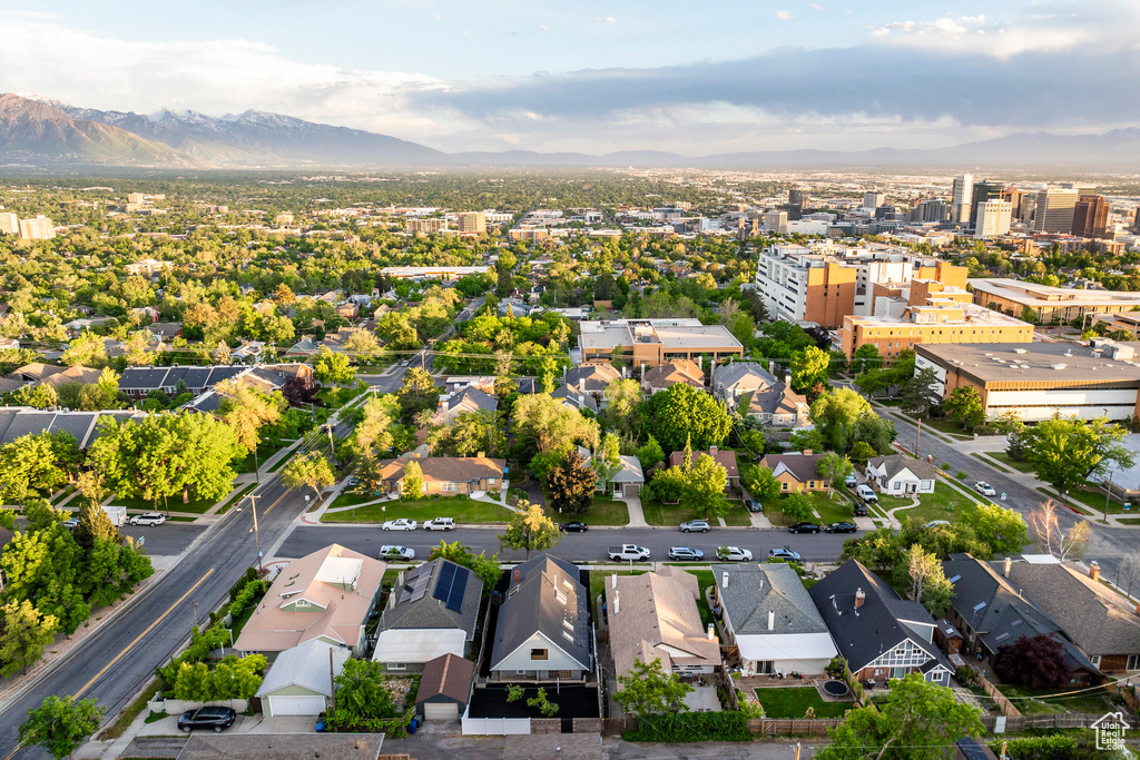 Birds eye view of property featuring a mountain view