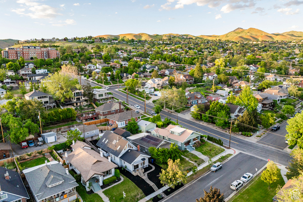 Birds eye view of property featuring a mountain view